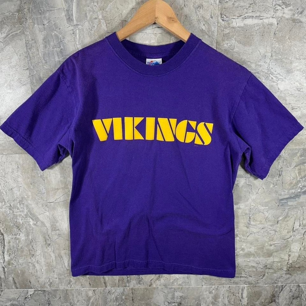 Majestic Athletic Minnesota Vikings embroidered purple T-shirt Men's Size M #NFL